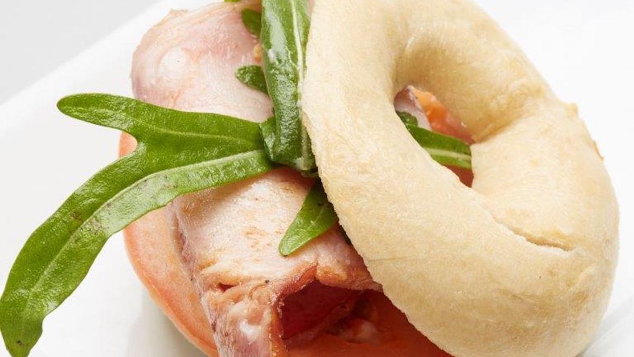 Mini Bagel Blt with Crispy Bacon, Tomato and Rocket