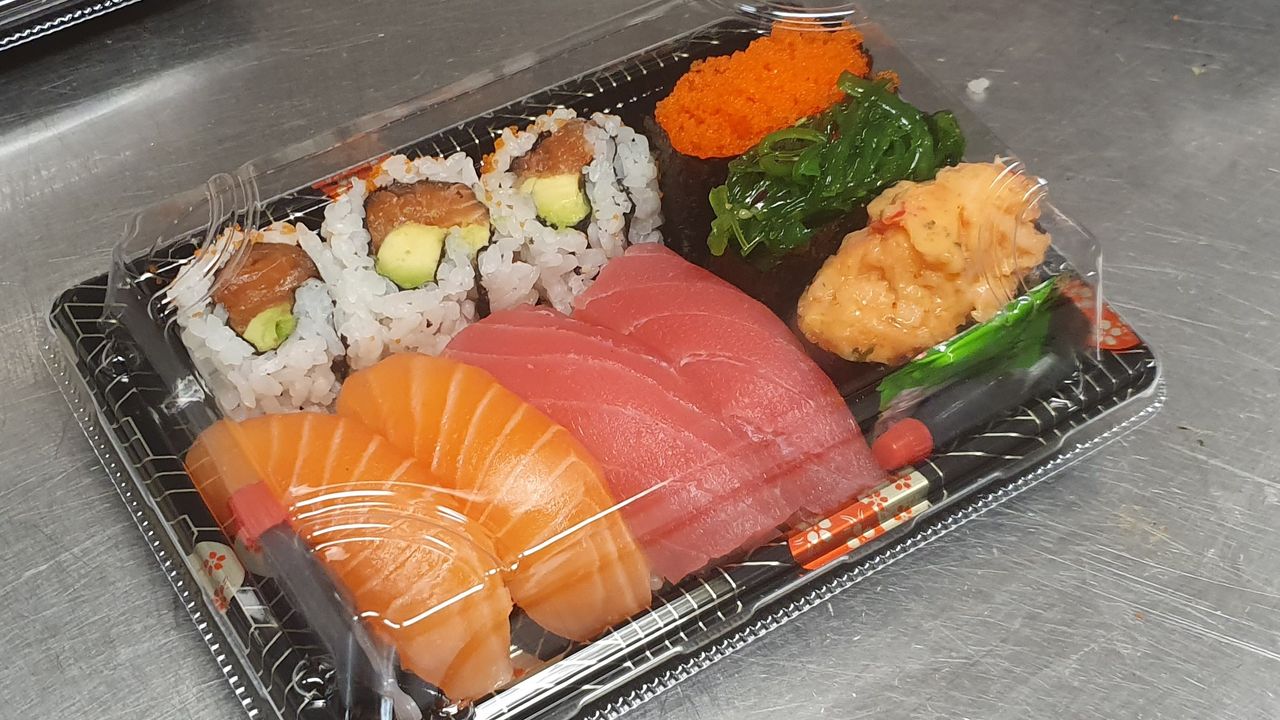Deluxe Sushi Set