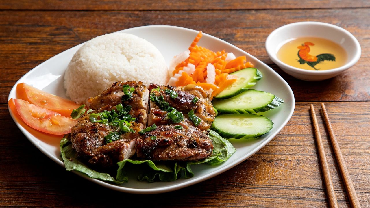 Grilled Pork Chop Rice (Com Suon)