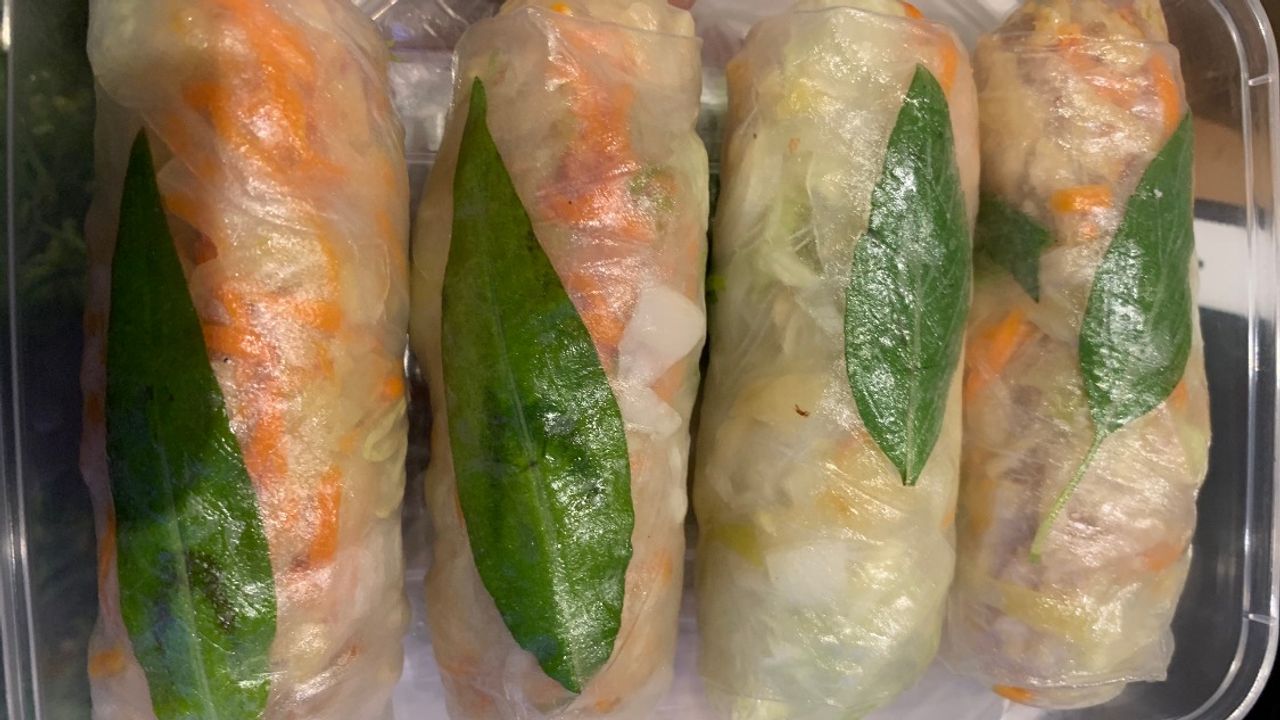 5. Vegetarian Rice Paper Rolls (4 Rolls)