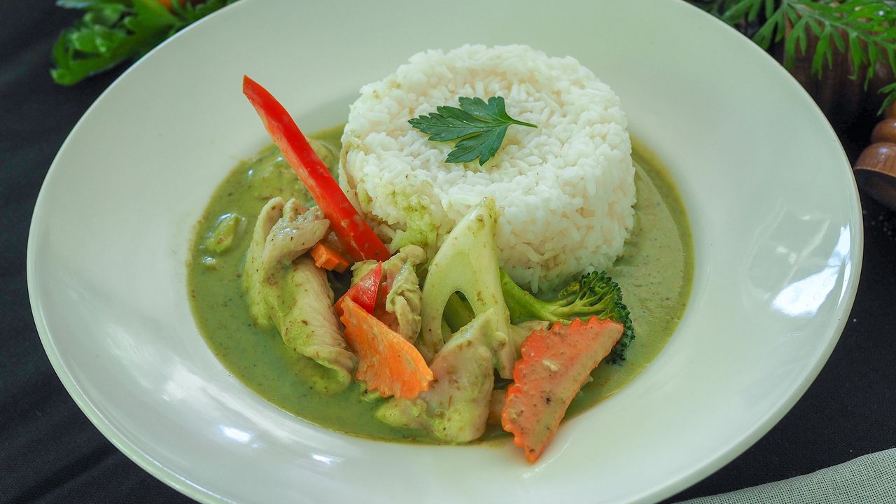 Green Curry Chicken w/ Rice