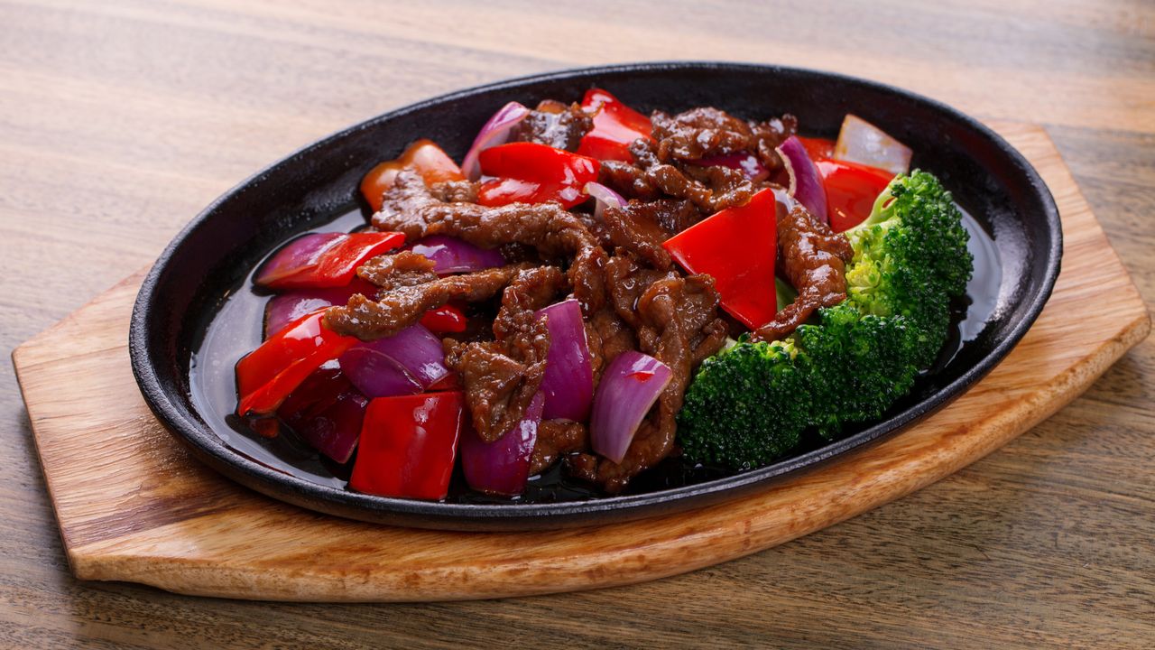 B8 Sizzling Beef in Mongolian Sauce