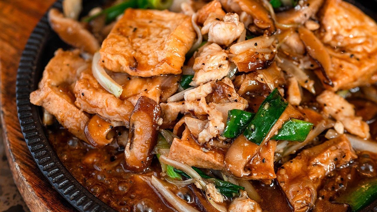 Sizzling Black Pepper Tofu with Chicken Mince