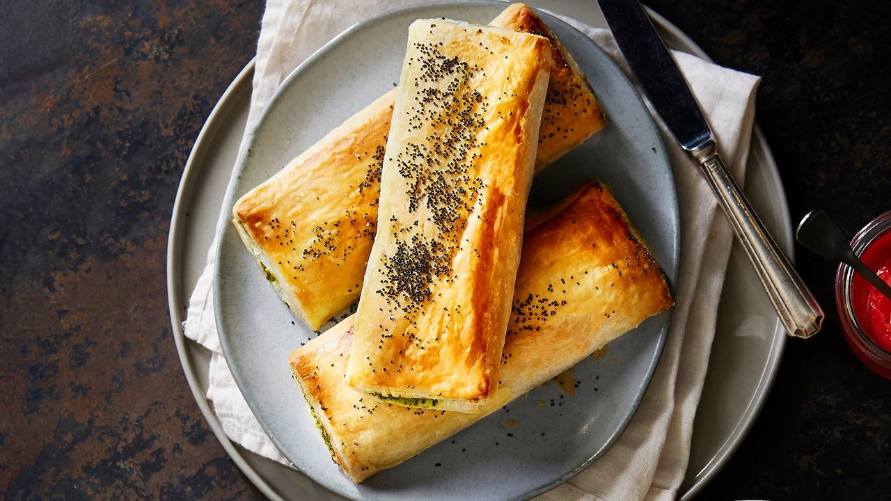 Gourmet Spinach and Cheese - Large