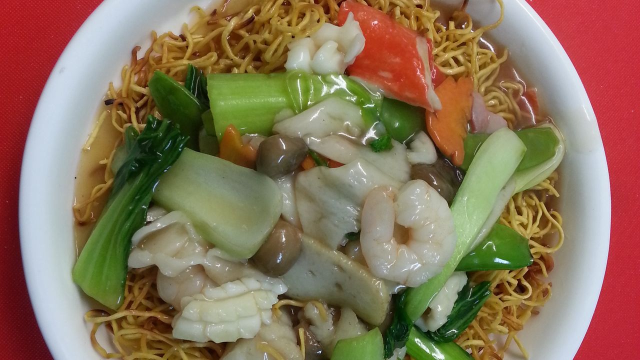 Seafood Crispy Egg Noodles