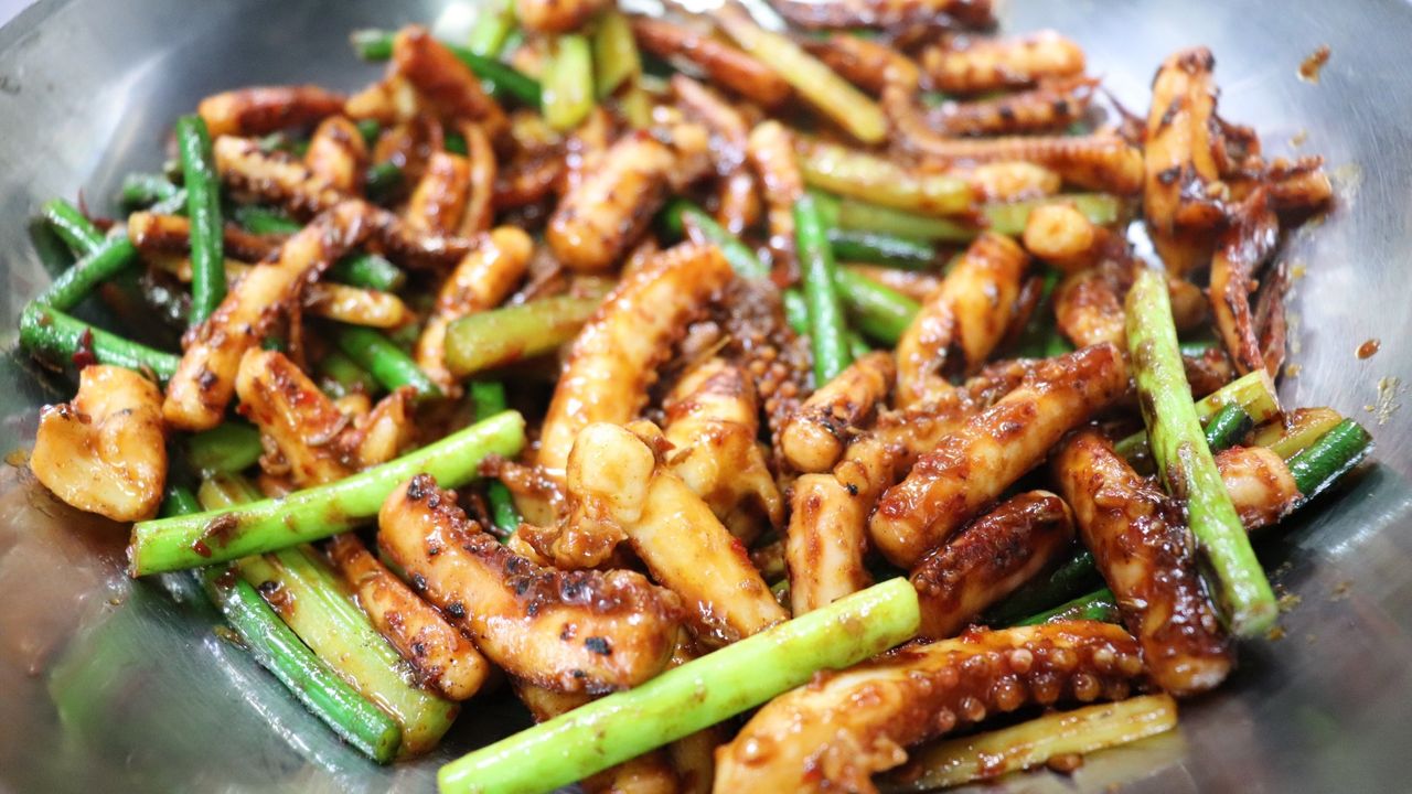 062. Stir-Fried Squid Tentacles with Spicy Sauce