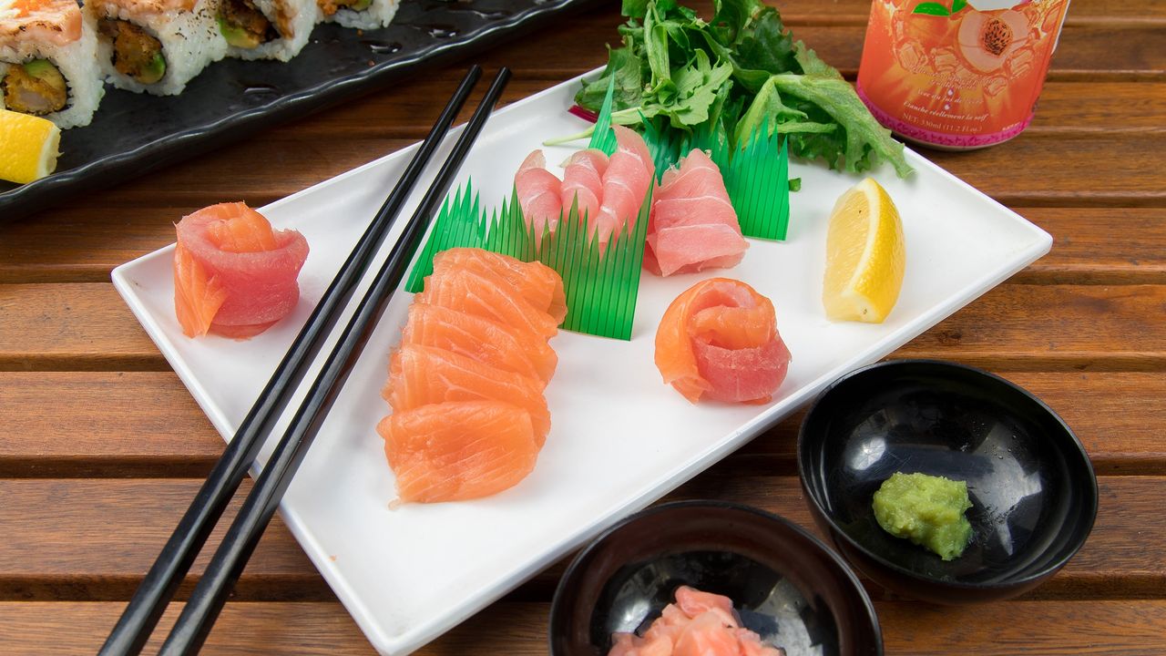 Salmon and Tuna Sashimi (10pcs)