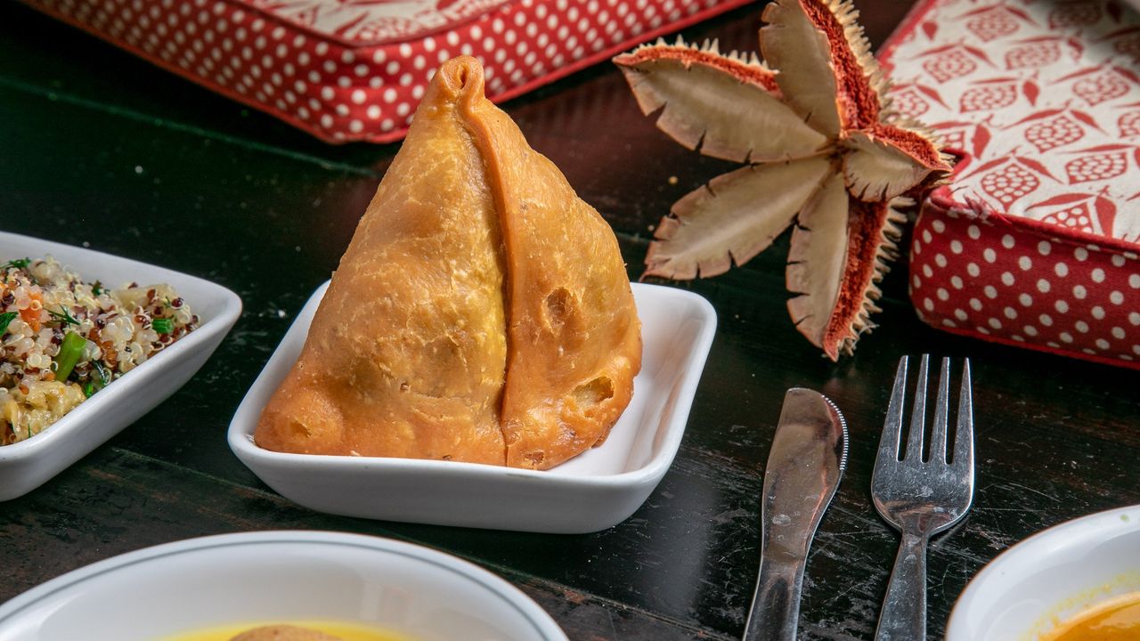 Samosa and Chutney (VG)