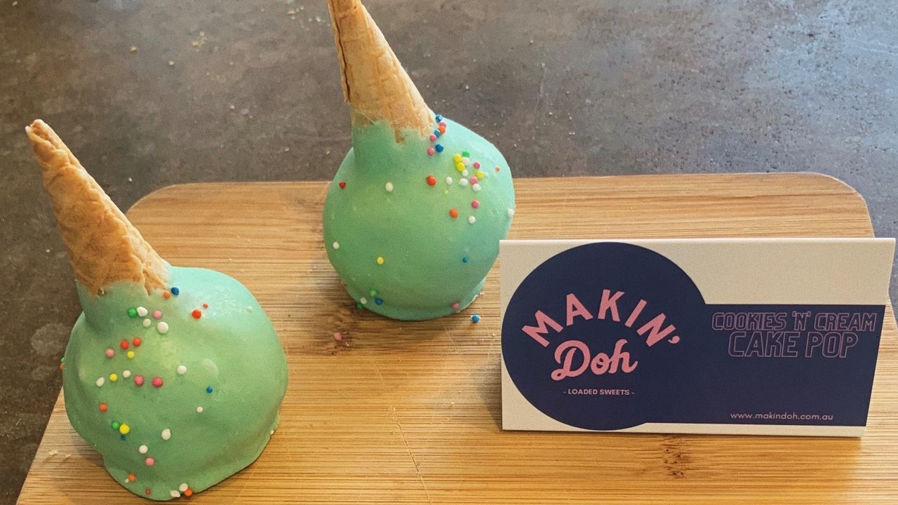 Makin'Doh cookie Cookies 'N'Cream cake pop