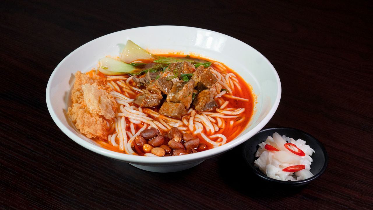 8. Braised Beef Brisket Rice Noodle in Spicy Soup / 紅燒牛腩湯米粉