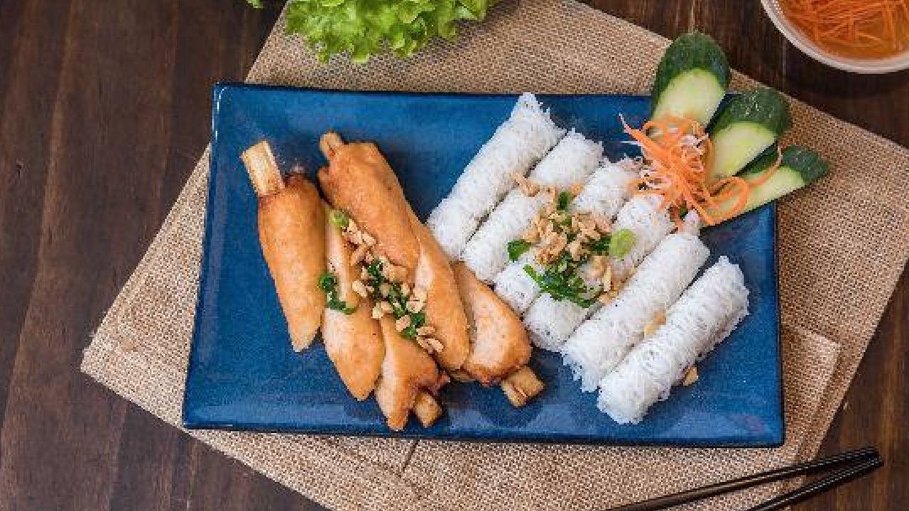 Sugarcane Cake Prawns on Woven Vermicelli Sheets (Banh Hoi Chao Tom)
