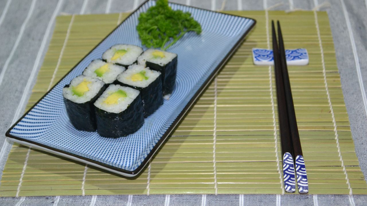 Avocado Mini Roll (6pc)