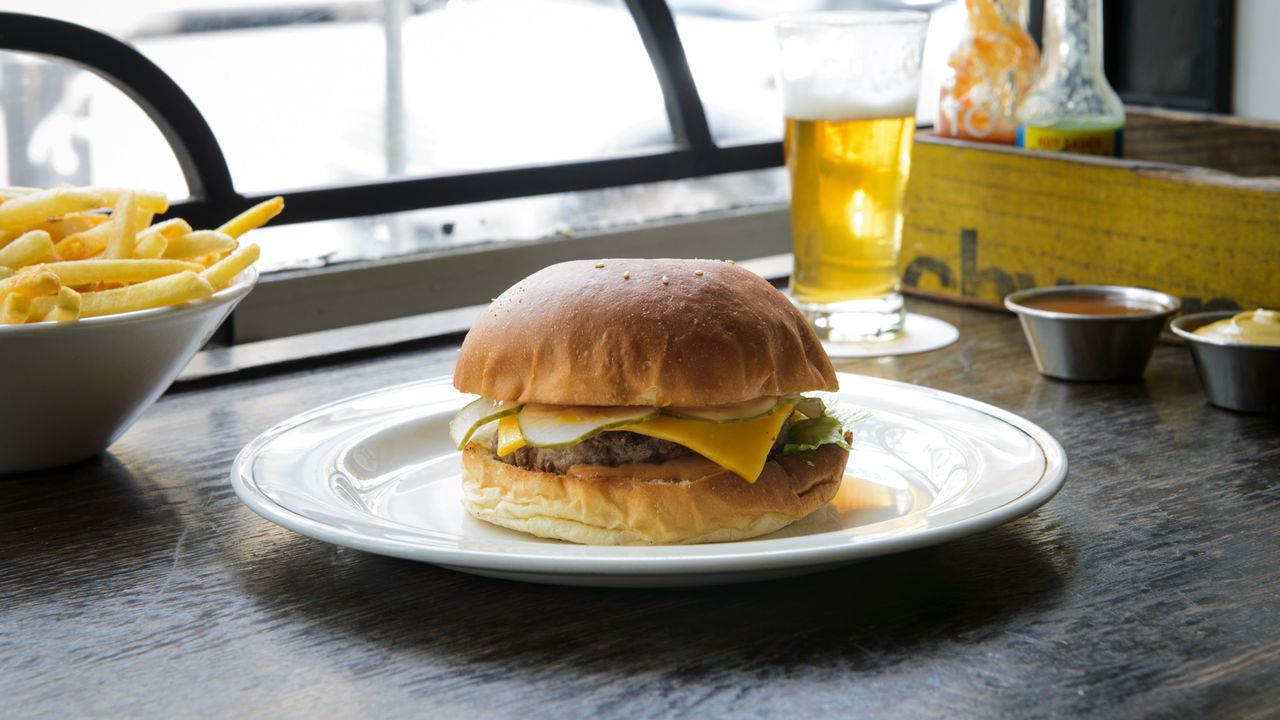 Builders Arms Cheeseburger