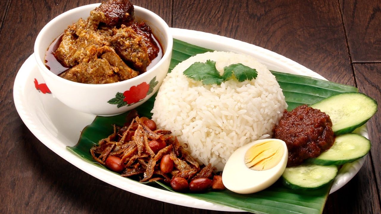 R9a Nasi Lemak with Beef Curry