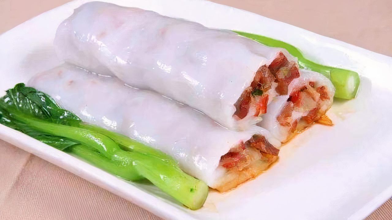 37 Rice flour roll with BBQ pork