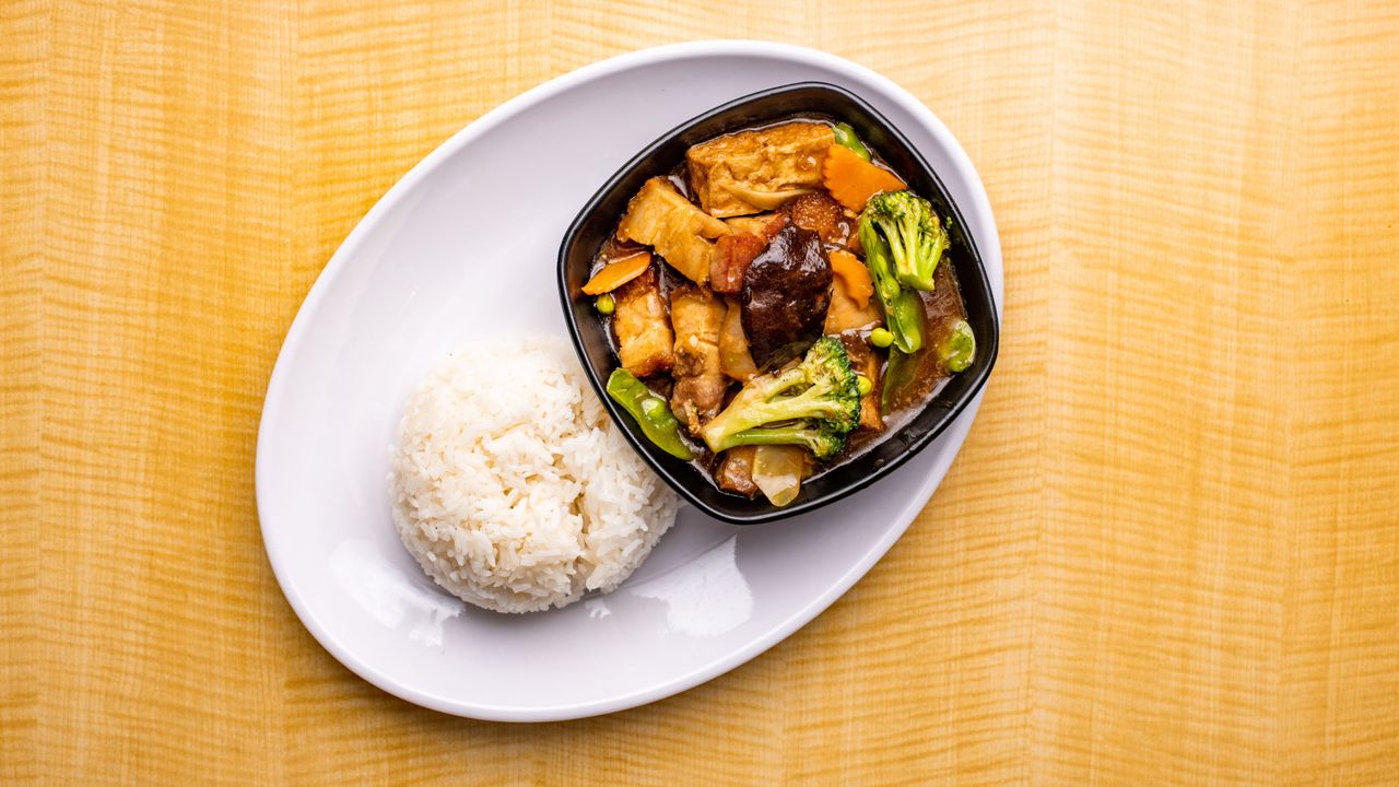 Roast Pork and Beancurd with Rice 火腩豆腐飯