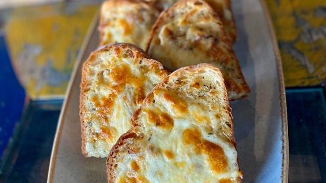 Shacks Cheesy Garlic Bread