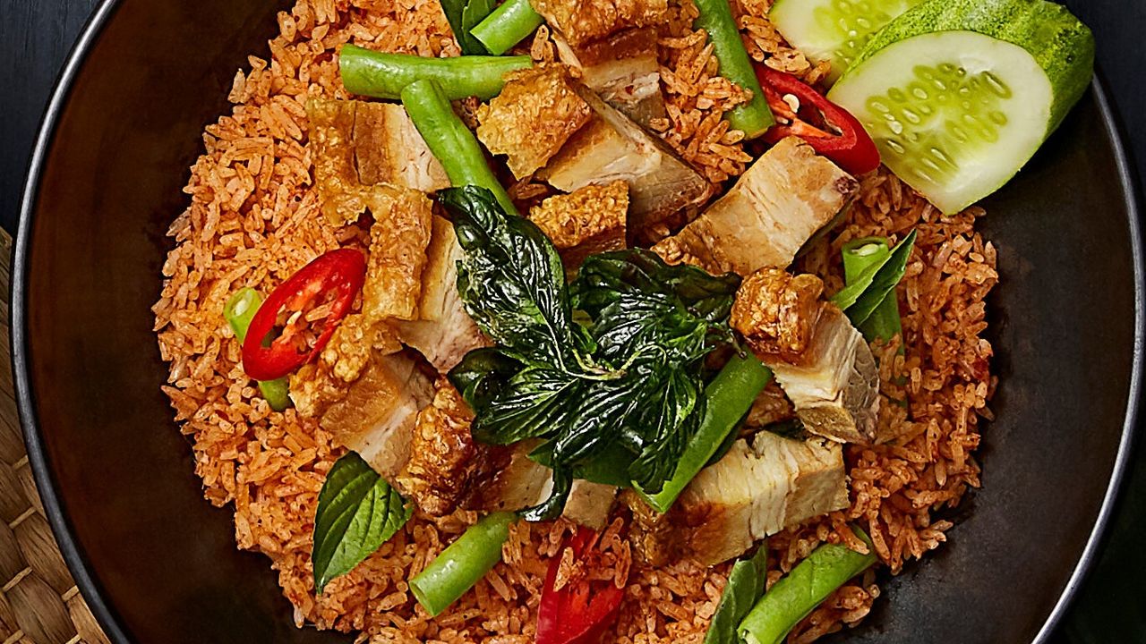 Khao Pad Prik Gang Moo Krob