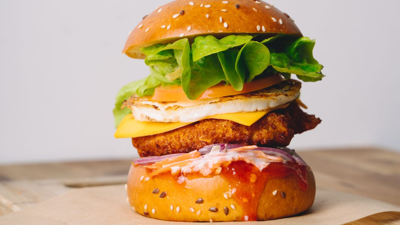 SPICY CHICKEN BURGER