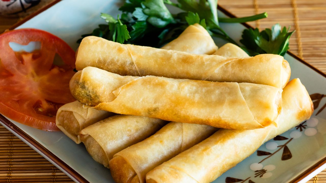 Vegetarian Spring Rolls (6 Pieces)