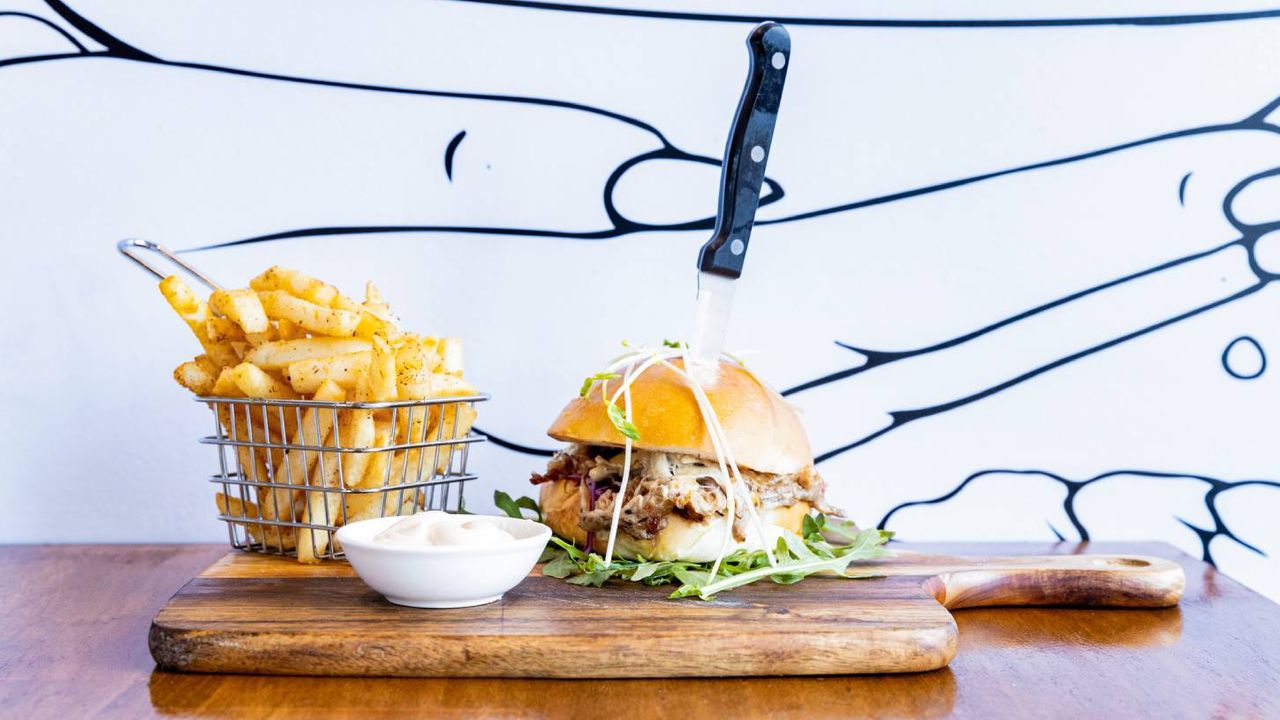 Smokey Pulled Pork Burger