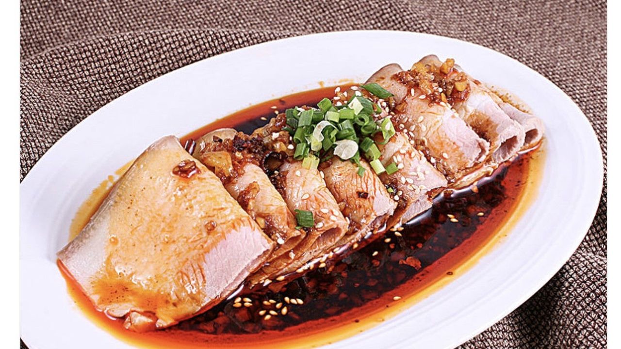 Slice Pork Belly with Garlic in Chili Sauce 蒜泥白肉