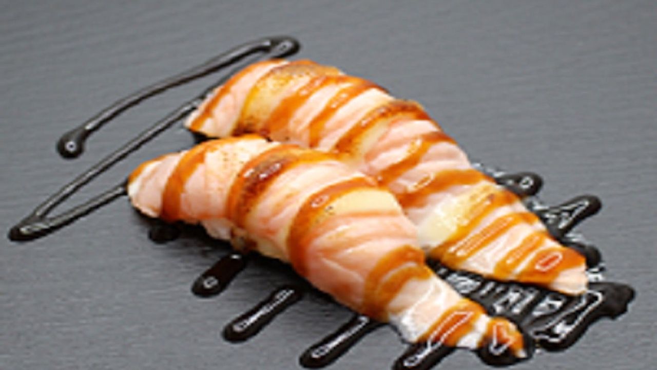 Seared Salmon Nigiri (3 Pcs)