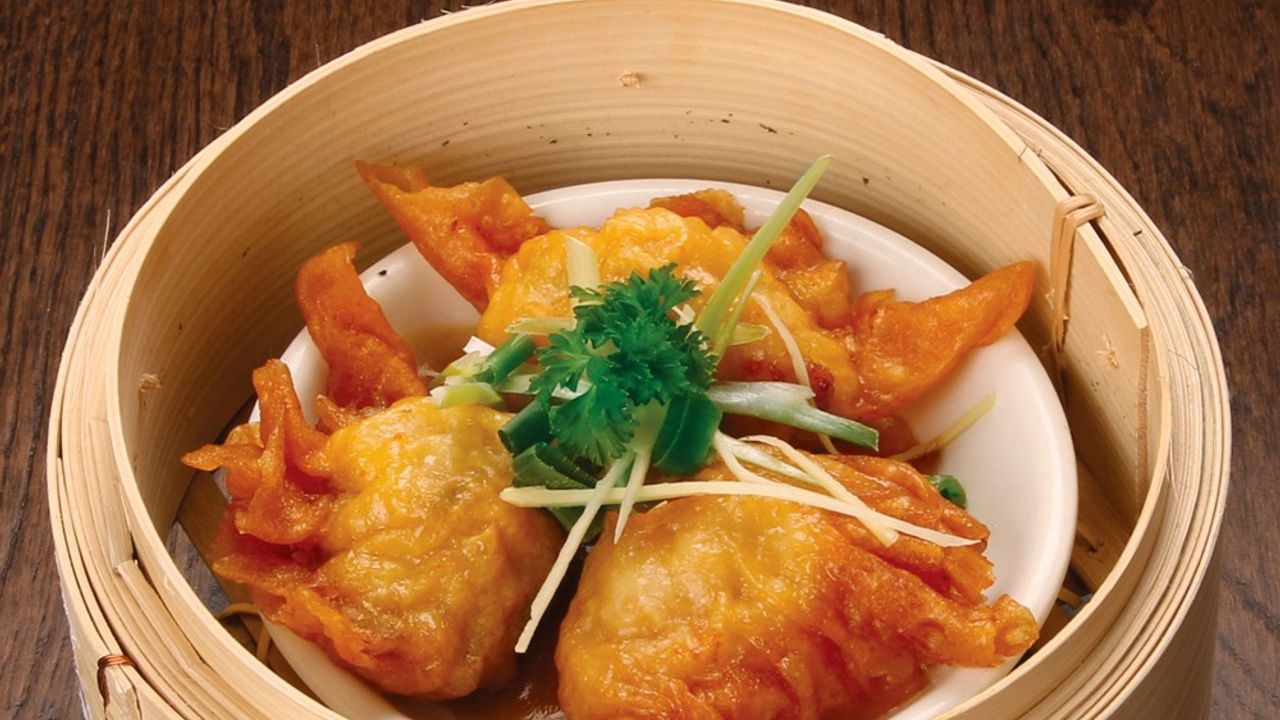 107. Spring Onion, Ginger, & Prawn Dumpling