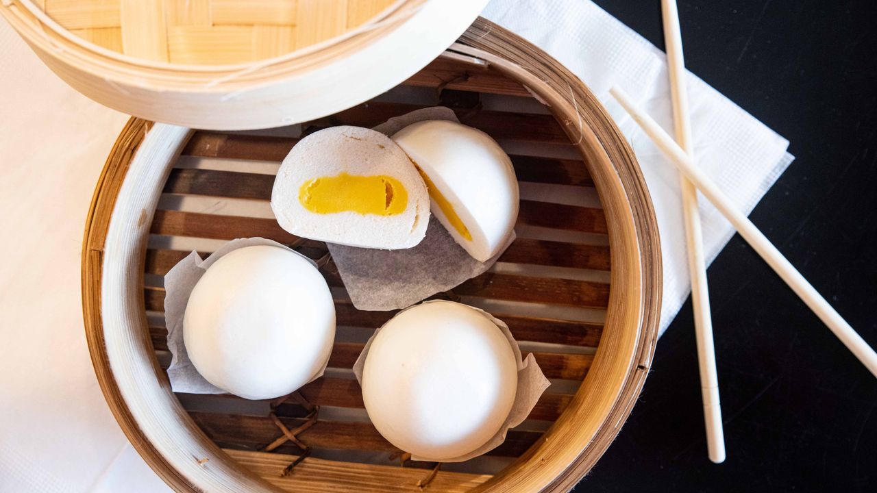 Custard Buns (3) / 奶黄包 (3)
