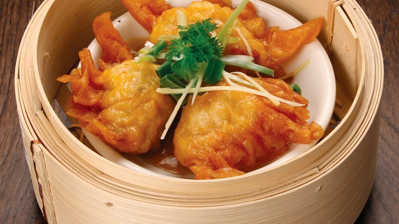 107 Spring Onion, Ginger and Prawn Dumpling