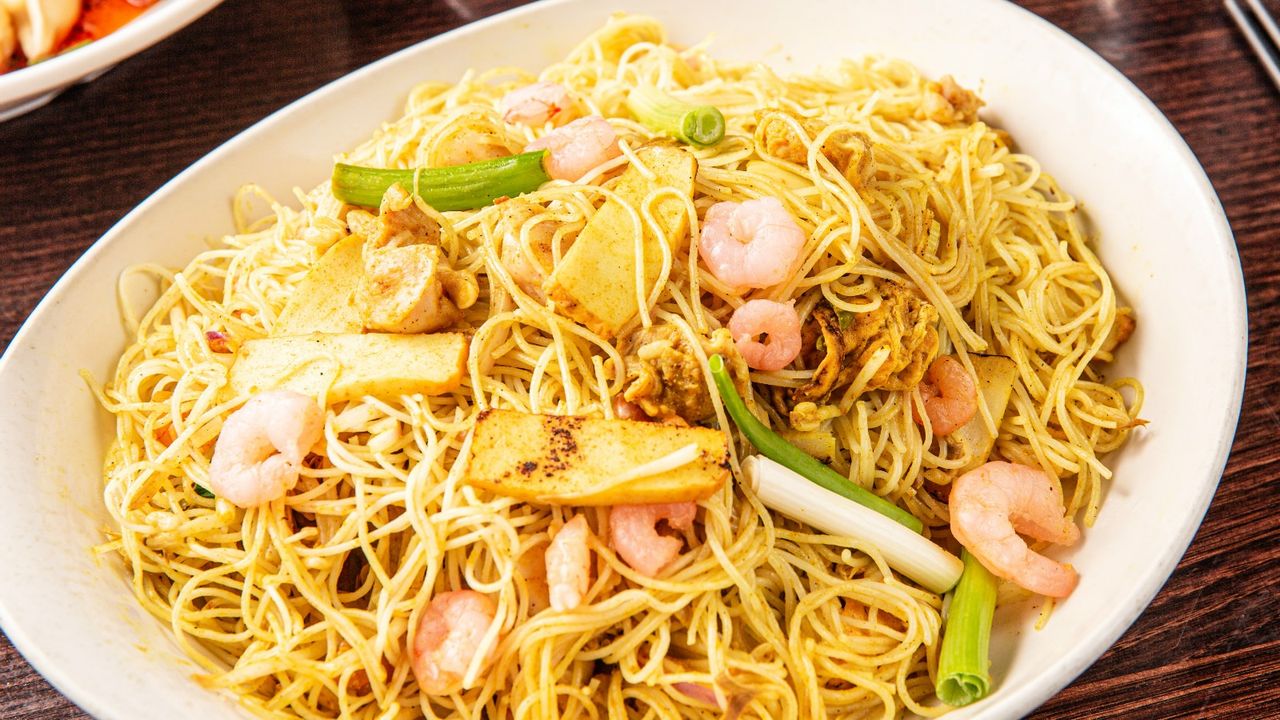 FN07. Singapore Noodles