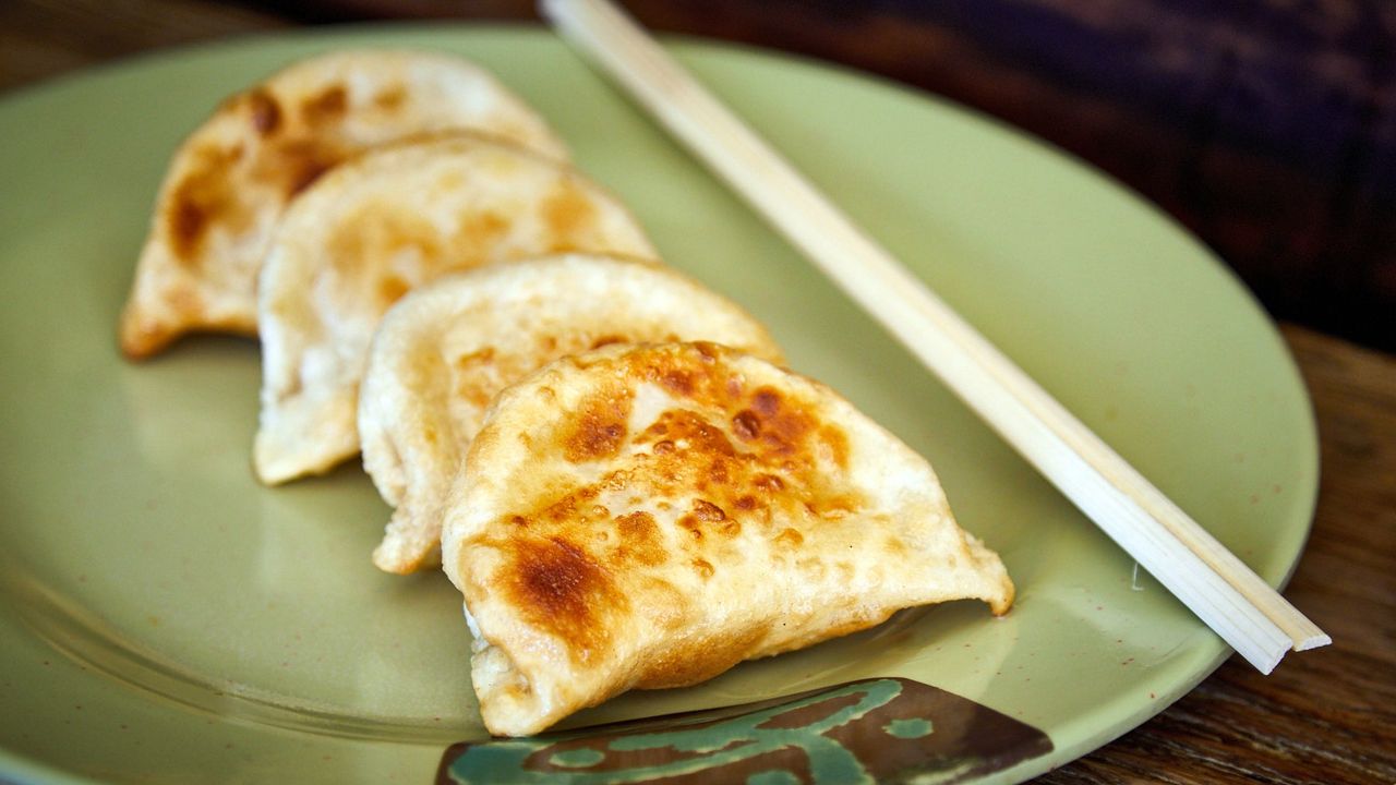 Pan-Fried Pork Dumplings (4 Pcs)