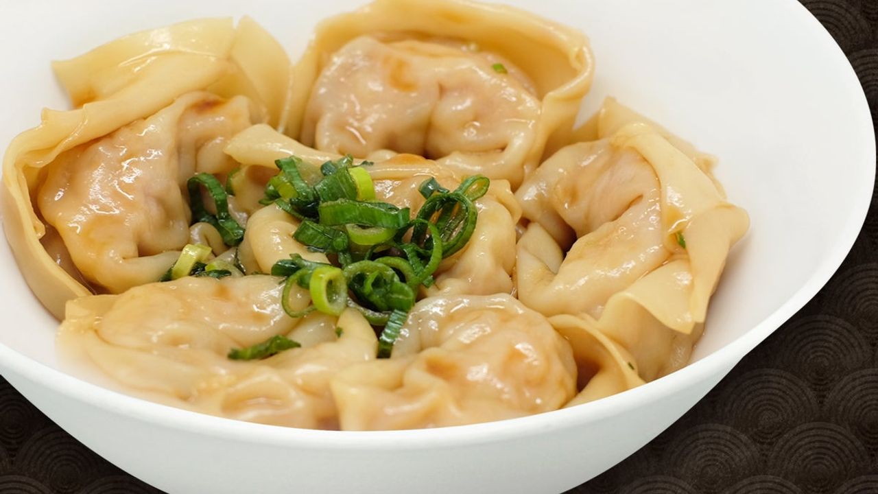 Shrimp and Pork Wonton Dry Noodle with Special Shallot Sauce