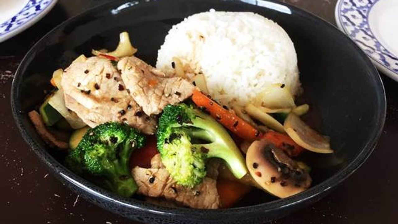 Beef in Black Pepper Sauce (served with rice)