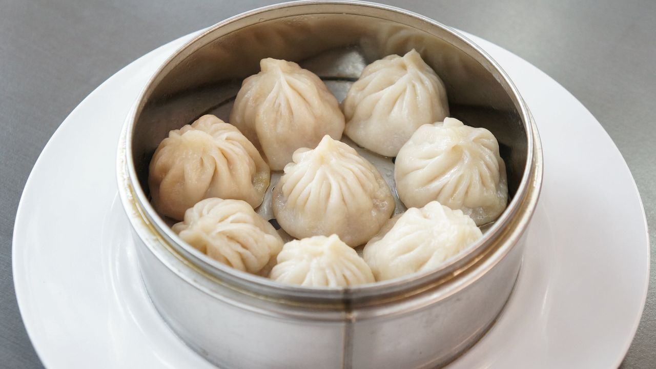Baozi Stuffed with Juicy Pork (6 Pieces)