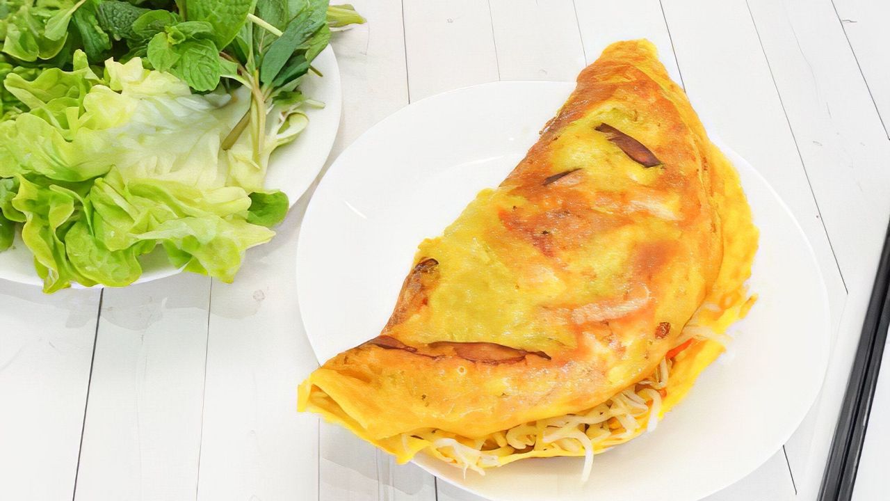 The Vietnamese Pancake (Bánh Xèo)