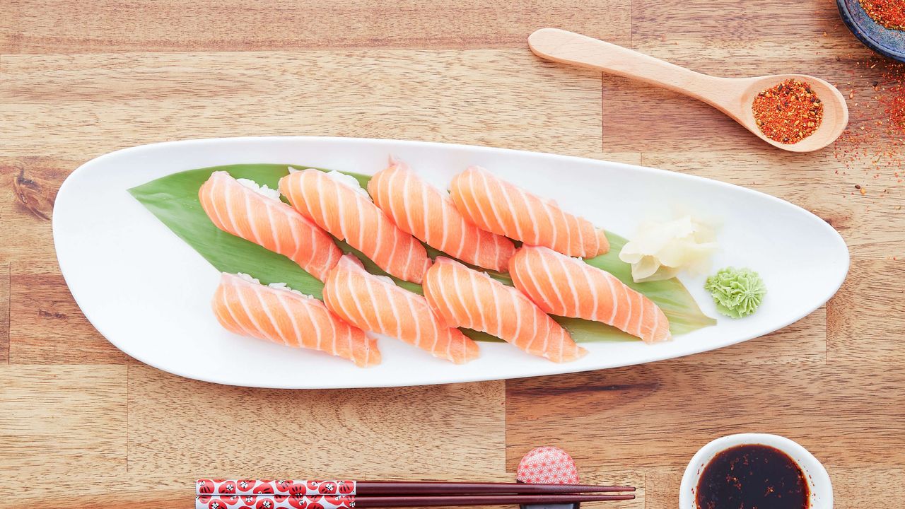 Salmon Sushi Set