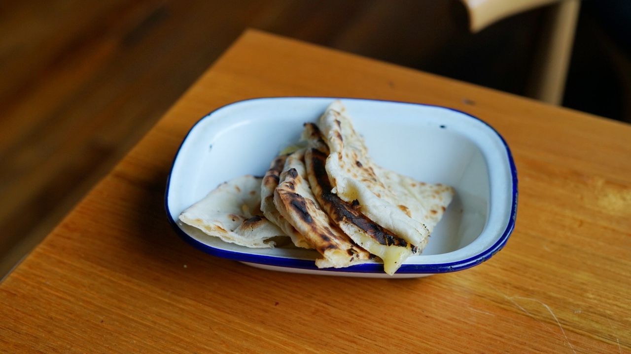 Cheese & Garlic Naan