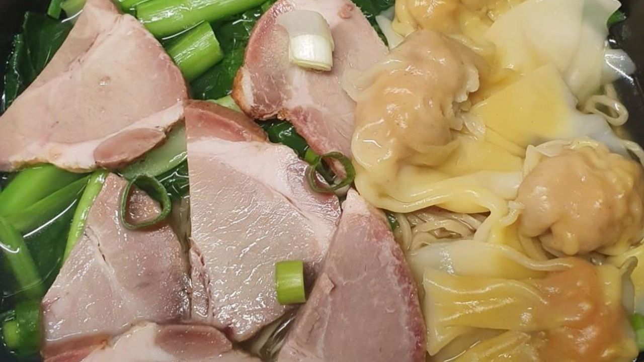 BBQ Pork & Wontons Noodle Soup