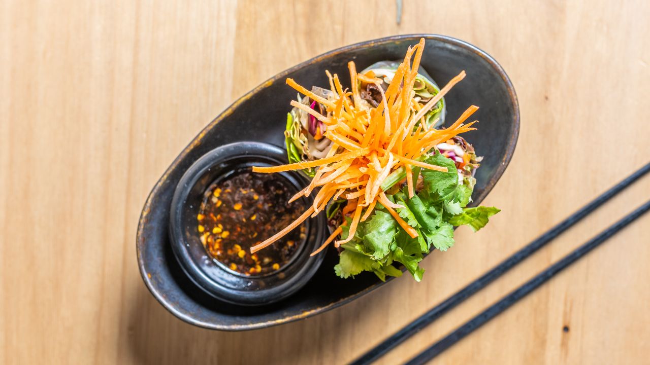 Rice Paper Rolls Seared Beef (2pc)