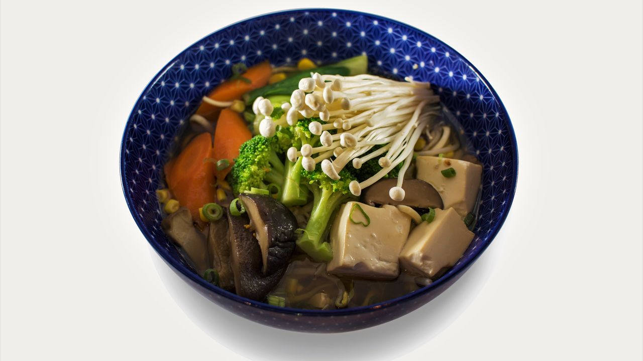 N8, Vegetarian Noodle Soup (V) / 香菇疏菜汤麵
