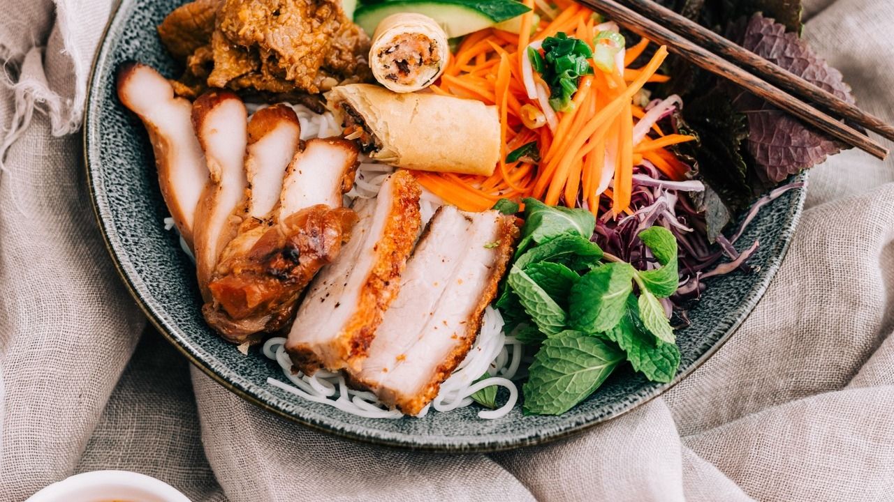 Crackling Pork Vermicelli Bowl