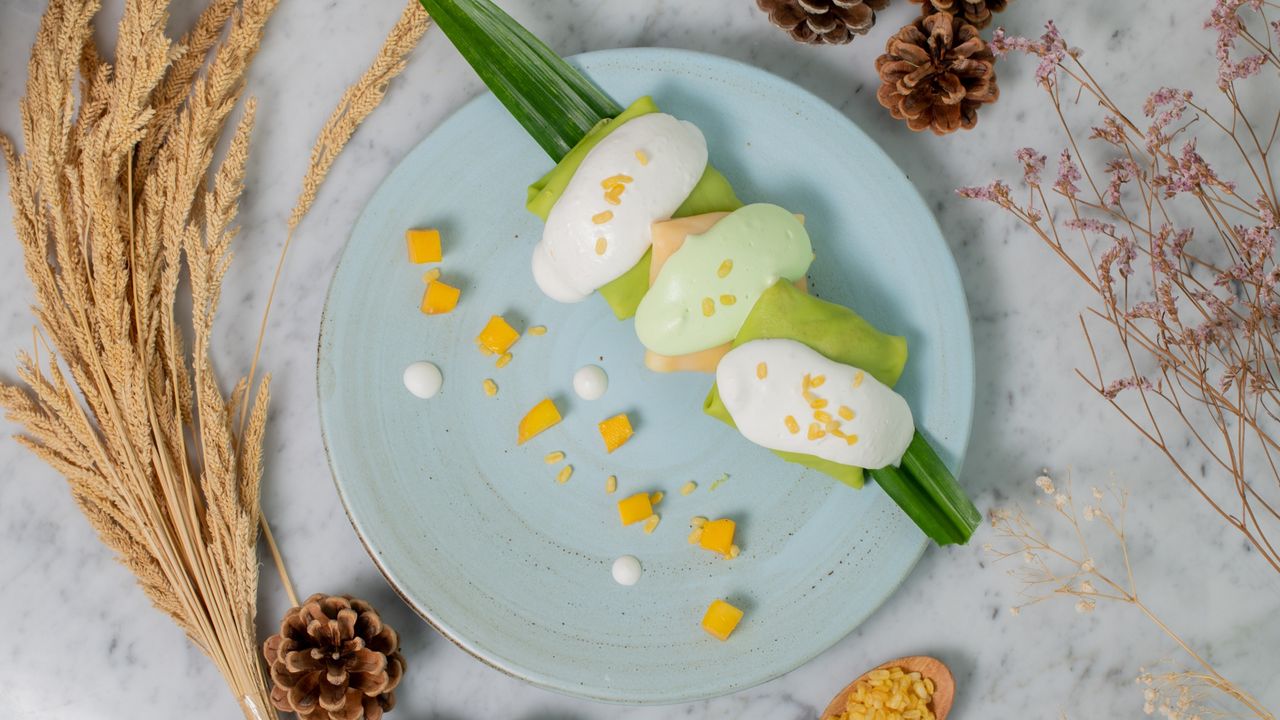 Pandan & Mango Crepe