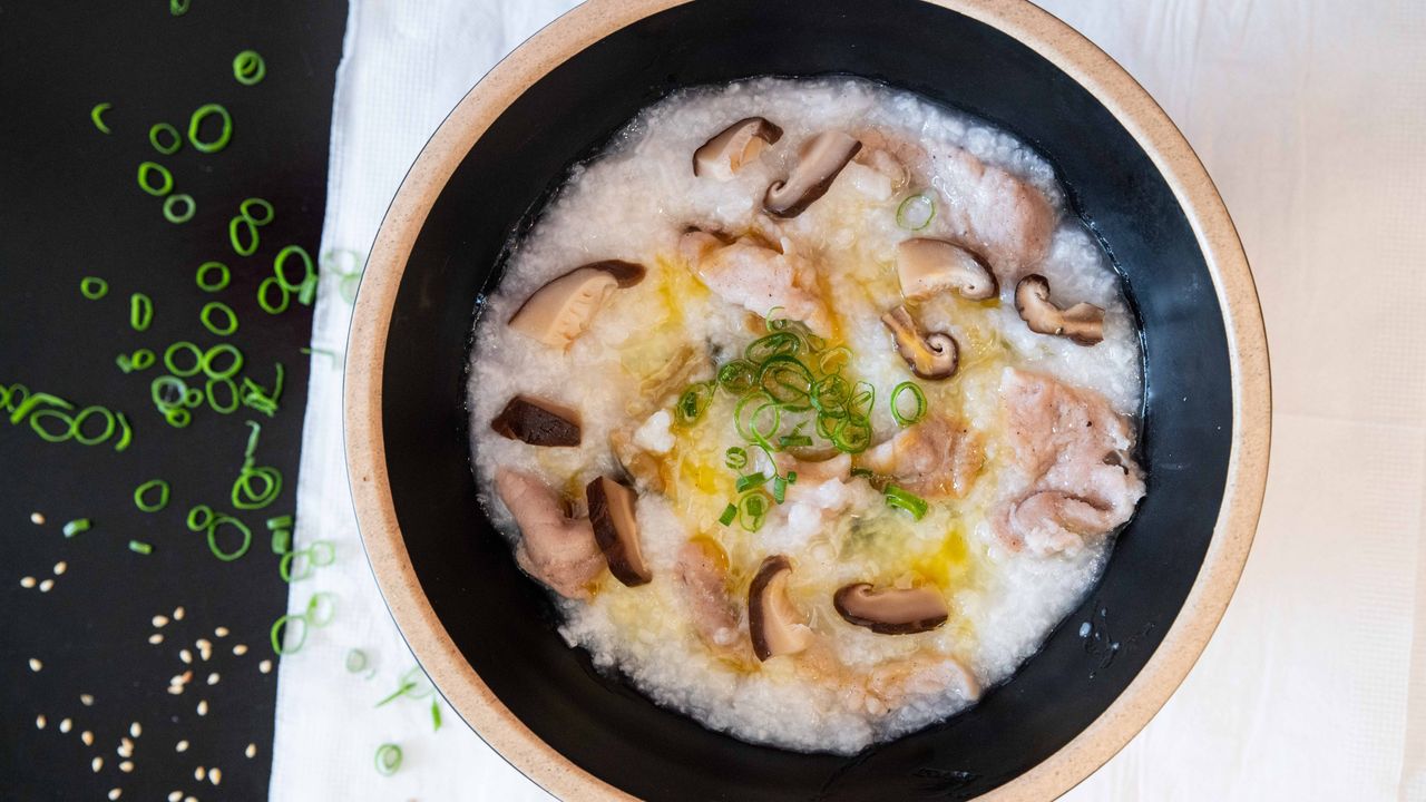 E05. Lean Pork with Shiitake Mushrooms Congee/香菇瘦肉粥