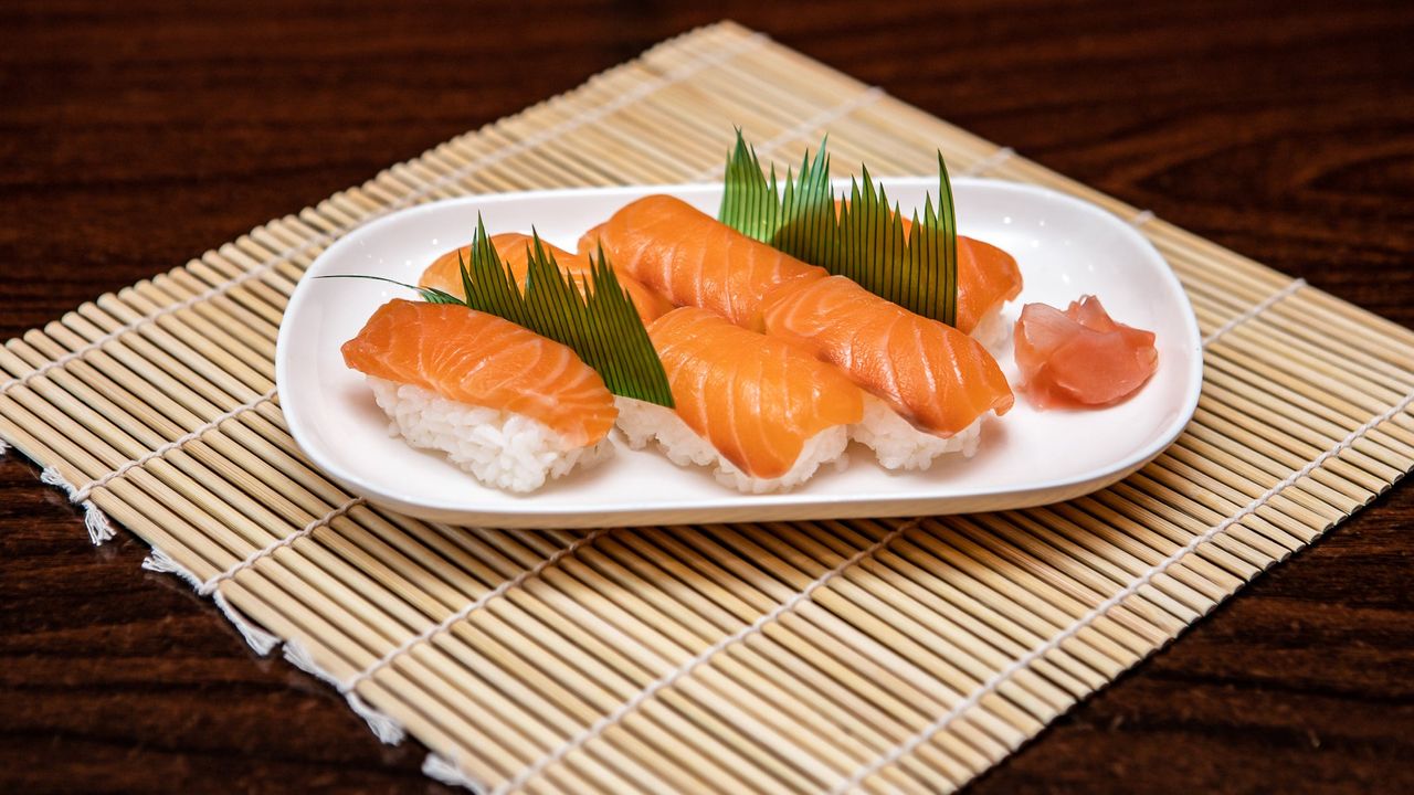 Raw Salmon Nigiri (Per Piece)