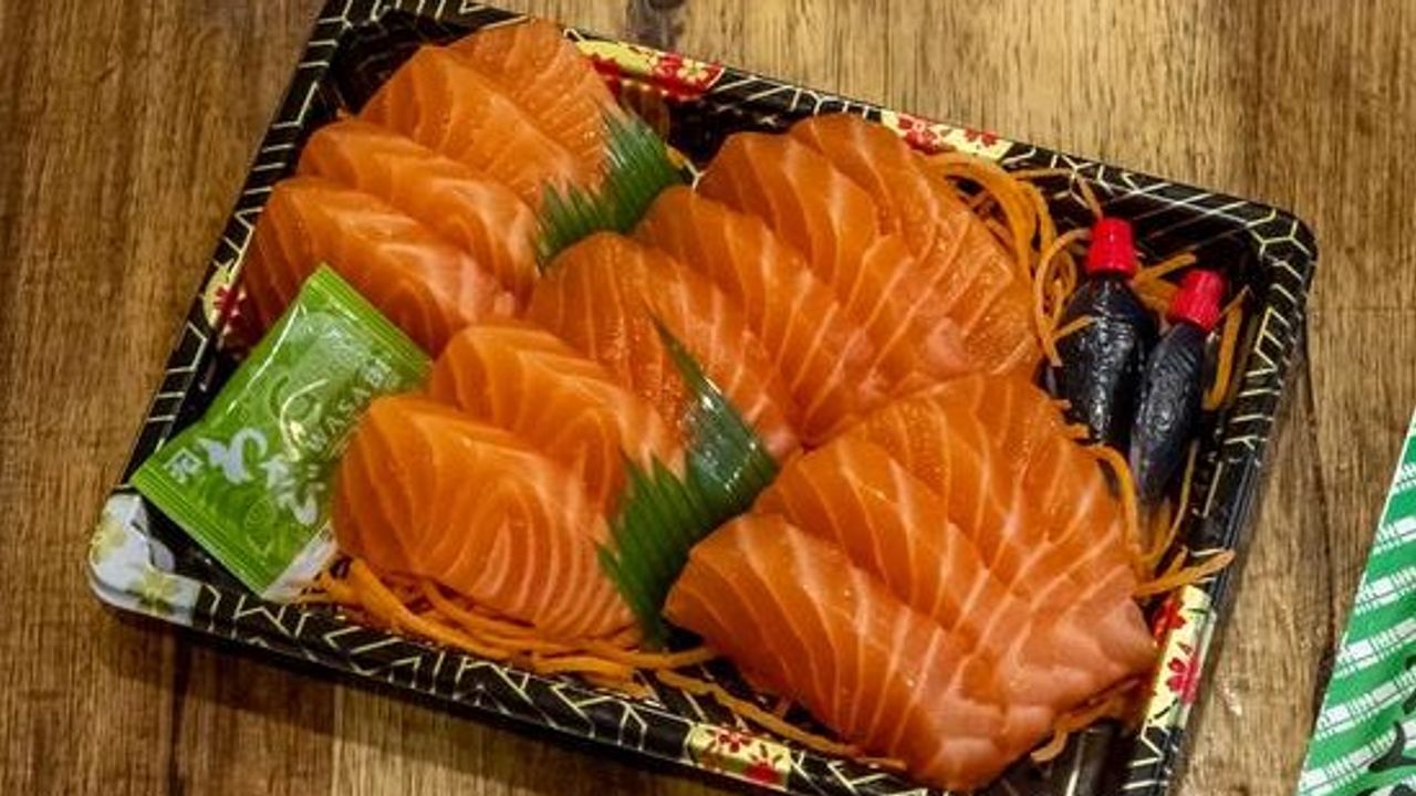 Salmon Sashimi (14 Pcs)