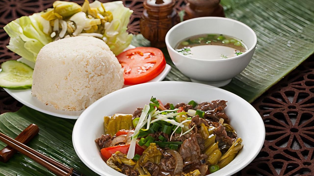 Jasmine Rice with Stir Fry Beef & Pickled Cabbage