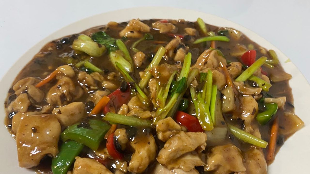 M12 Black Bean Chicken(Including Steam Rice)