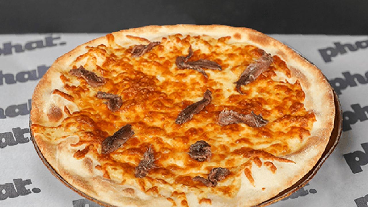 11'' Anchovy, Cheese and Chilli Pizza