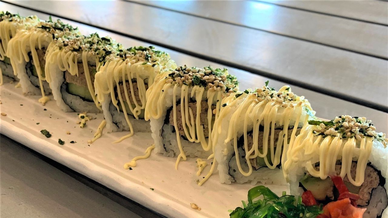 Cooked Tuna & Avocado Roll